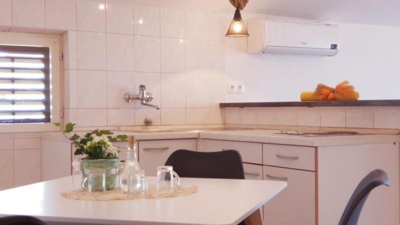 Apartment Mirjana Водице Екстериор снимка